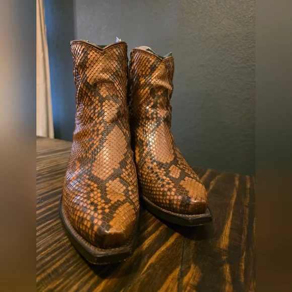 Tecovas The Zoey - Saddle Python 9B - Picture 3 of 7